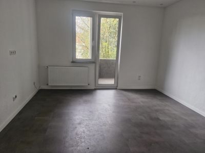 Ab sofort! Sch&ouml;ne  3,5 Zimmerwohnung mit Balkon und Gartenmitnutzung!