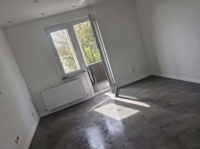 Ab sofort! Sch&ouml;ne  3,5 Zimmerwohnung mit Balkon und Gartenmitnutzung!