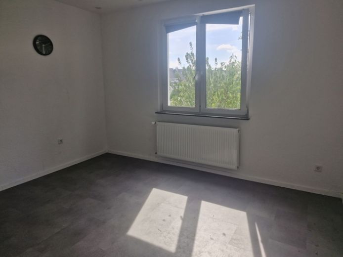 Ab sofort! Sch&ouml;ne  3,5 Zimmerwohnung mit Balkon und Gartenmitnutzung!