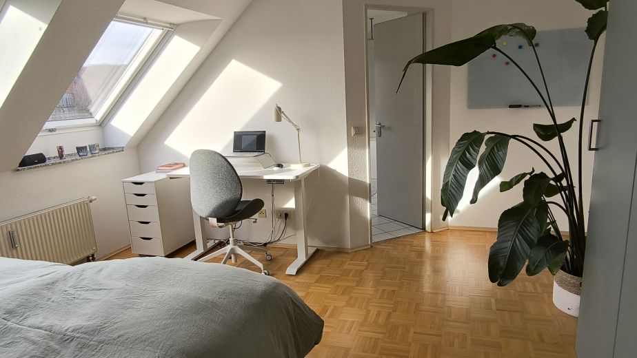 Helle 2,5 Zi. Dachwohnung in Gerresheim