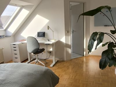Helle 2,5 Zi. Dachwohnung in Gerresheim