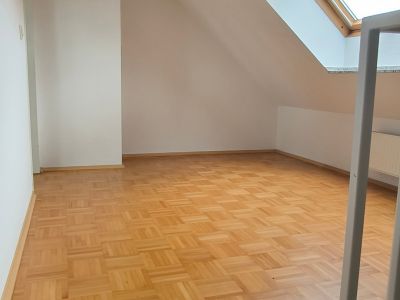 Helle 2,5 Zi. Dachwohnung in Gerresheim