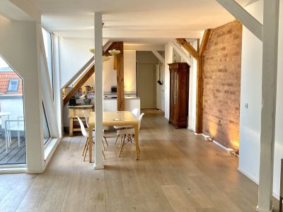 Sehr zentral - Helle m&ouml;blierte 3-Zi-Whg. 97qm im Dachgeschoss in F'hain