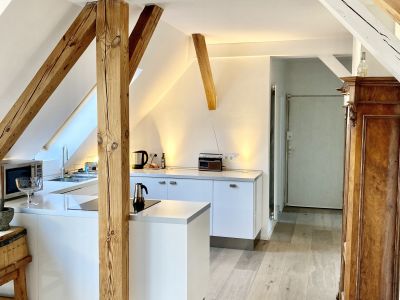 Sehr zentral - Helle m&ouml;blierte 3-Zi-Whg. 97qm im Dachgeschoss in F'hain