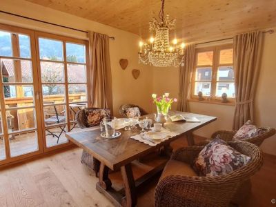 M&ouml;blierte 3,5-Zimmer-Wohnung mit Balkon in Bernau am Chiemsee