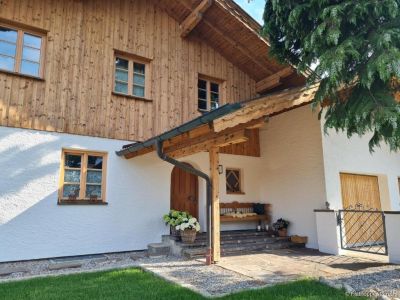 M&ouml;blierte 3,5-Zimmer-Wohnung mit Balkon in Bernau am Chiemsee