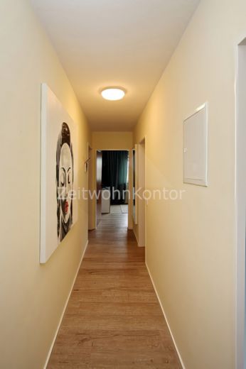 Ankommen & wohlf&uuml;hlen: Neu m&ouml;blierte 3-Zimmer-Wohnung mit Balkon, Stellplatz und Glasfaserinternet