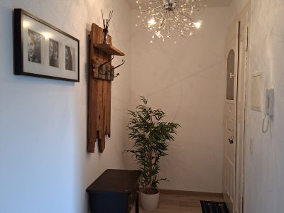 Gro&szlig;z&uuml;giges, m&ouml;bliertes 1 Zimmer Appartement 47m&sup2; zur tempor&auml;ren Untermiete