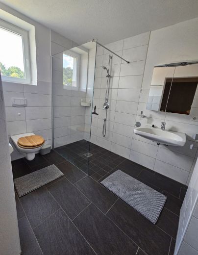 Wohnen auf Zeit im charmanten Altbau &ndash; ruhige & voll m&ouml;blierte 2-ZKB in B&uuml;hl-Neusatz