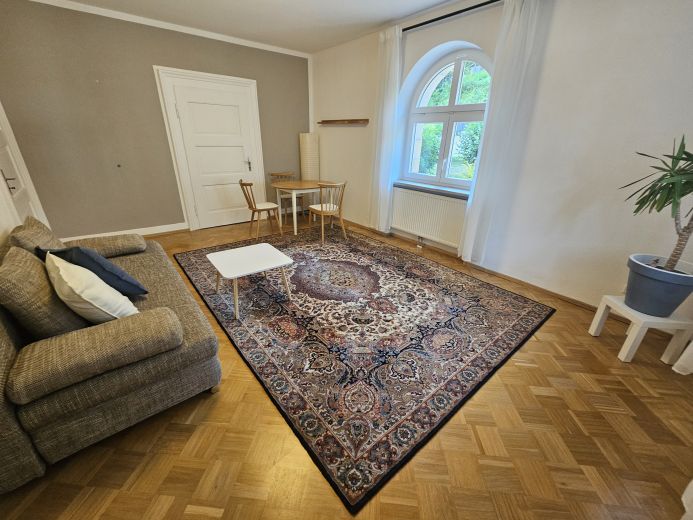 Wohnen auf Zeit im charmanten Altbau &ndash; ruhige & voll m&ouml;blierte 2-ZKB in B&uuml;hl-Neusatz