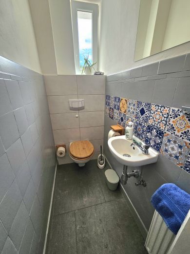 Wohnen auf Zeit im charmanten Altbau &ndash; ruhige & voll m&ouml;blierte 2-ZKB in B&uuml;hl-Neusatz