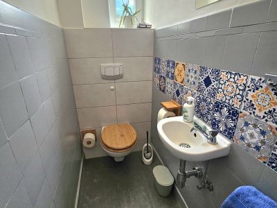 Wohnen auf Zeit im charmanten Altbau &ndash; ruhige & voll m&ouml;blierte 2-ZKB in B&uuml;hl-Neusatz