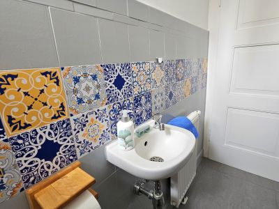 Wohnen auf Zeit im charmanten Altbau &ndash; ruhige & voll m&ouml;blierte 2-ZKB in B&uuml;hl-Neusatz