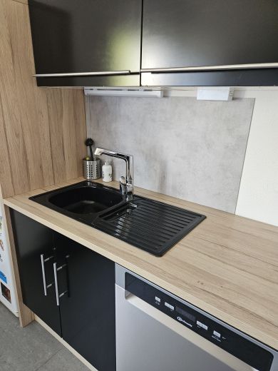 Wohnen auf Zeit im charmanten Altbau &ndash; ruhige & voll m&ouml;blierte 2-ZKB in B&uuml;hl-Neusatz