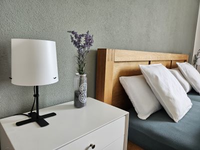 Wohnen auf Zeit im charmanten Altbau &ndash; ruhige & voll m&ouml;blierte 2-ZKB in B&uuml;hl-Neusatz