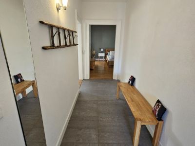 Wohnen auf Zeit im charmanten Altbau &ndash; ruhige & voll m&ouml;blierte 2-ZKB in B&uuml;hl-Neusatz