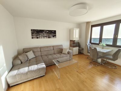 Exklusive Wohnung direkt am Rhein: Voll m&ouml;blierte 2- Zimmer-Wohnung mit Balkon in Neuss-Hammerfeld