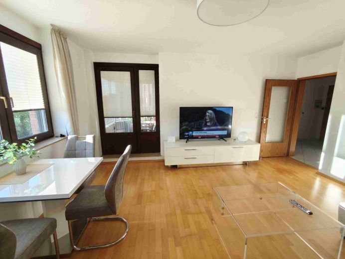 Exklusive Wohnung direkt am Rhein: Voll m&ouml;blierte 2- Zimmer-Wohnung mit Balkon in Neuss-Hammerfeld