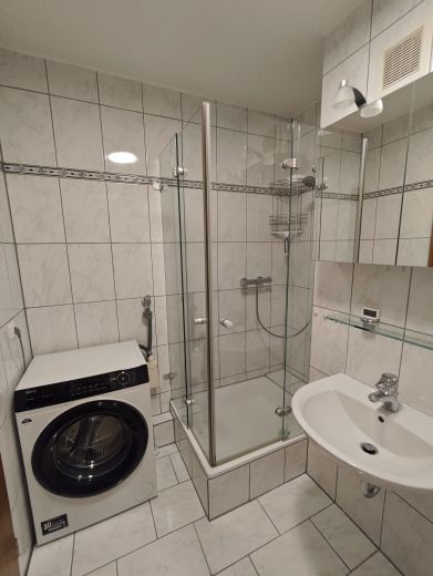 Exklusive Wohnung direkt am Rhein: Voll m&ouml;blierte 2- Zimmer-Wohnung mit Balkon in Neuss-Hammerfeld