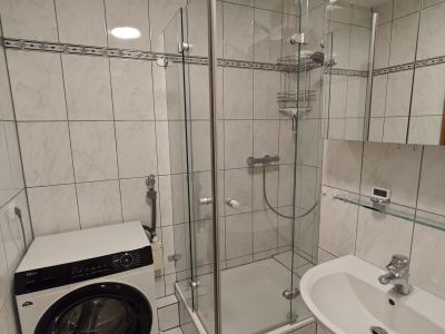 Exklusive Wohnung direkt am Rhein: Voll m&ouml;blierte 2- Zimmer-Wohnung mit Balkon in Neuss-Hammerfeld
