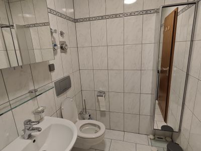 Exklusive Wohnung direkt am Rhein: Voll m&ouml;blierte 2- Zimmer-Wohnung mit Balkon in Neuss-Hammerfeld