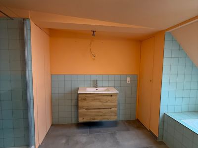 BEFRISTET: 4-Zimmer-Dachgeschosswohnung mit Wohnk&uuml;che und Balkon, optional m&ouml;bliert