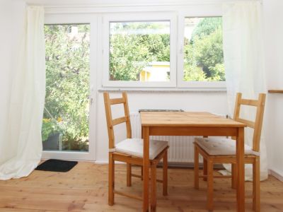 AbacO: Behaglich m&ouml;blierte Wohnung mit Treppchen zum Garten