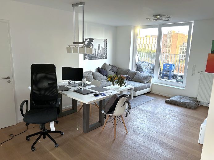 M&ouml;blierte 3-Zi-Penthouse Wohnung im Ostend, Terrasse, EZB-Blick, 01.01.&ndash;28.02.2027