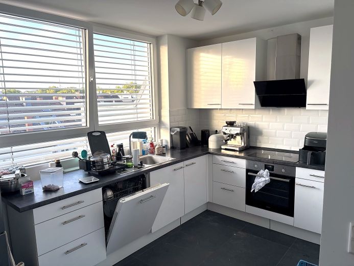 M&ouml;blierte 3-Zi-Penthouse Wohnung im Ostend, Terrasse, EZB-Blick, 01.01.&ndash;28.02.2027