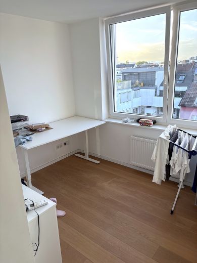 M&ouml;blierte 3-Zi-Penthouse Wohnung im Ostend, Terrasse, EZB-Blick, 01.01.&ndash;28.02.2027