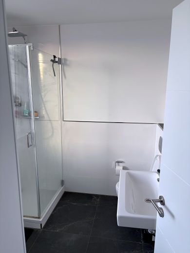M&ouml;blierte 3-Zi-Penthouse Wohnung im Ostend, Terrasse, EZB-Blick, 01.01.&ndash;28.02.2027