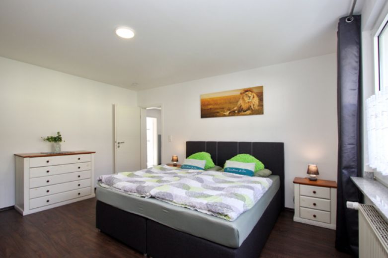 Hochwertig modern m&ouml;blierte 3 Raum-Wohnung mit aktivem WLAN und Balkon