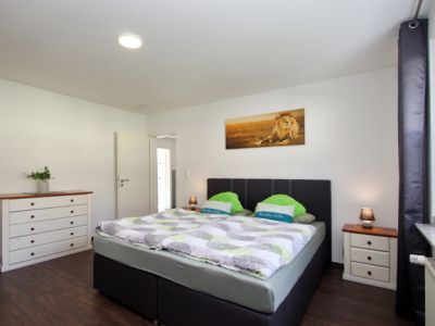 Hochwertig modern m&ouml;blierte 3 Raum-Wohnung mit aktivem WLAN und Balkon