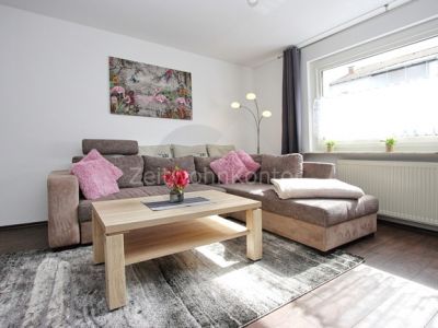 Hochwertig modern m&ouml;blierte 3 Raum-Wohnung mit aktivem WLAN und Balkon