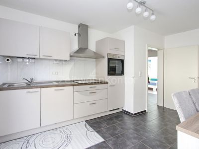 Hochwertig modern m&ouml;blierte 3 Raum-Wohnung mit aktivem WLAN und Balkon