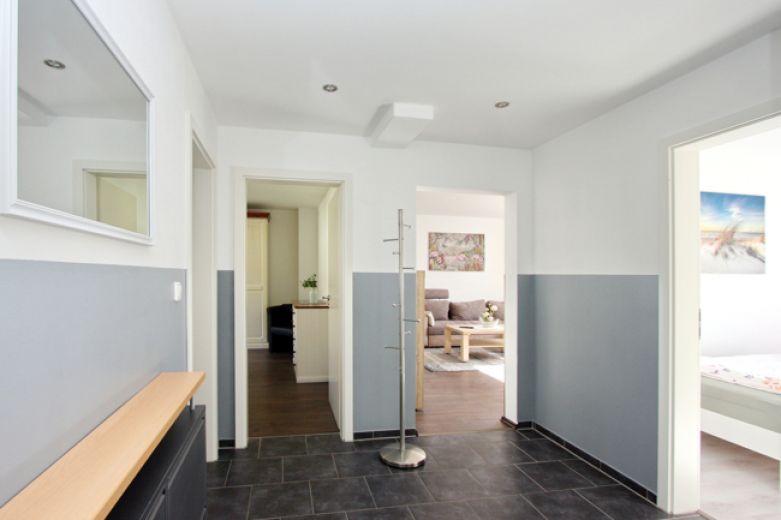 Hochwertig modern m&ouml;blierte 3 Raum-Wohnung mit aktivem WLAN und Balkon