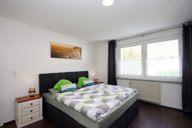 Hochwertig modern m&ouml;blierte 3 Raum-Wohnung mit aktivem WLAN und Balkon