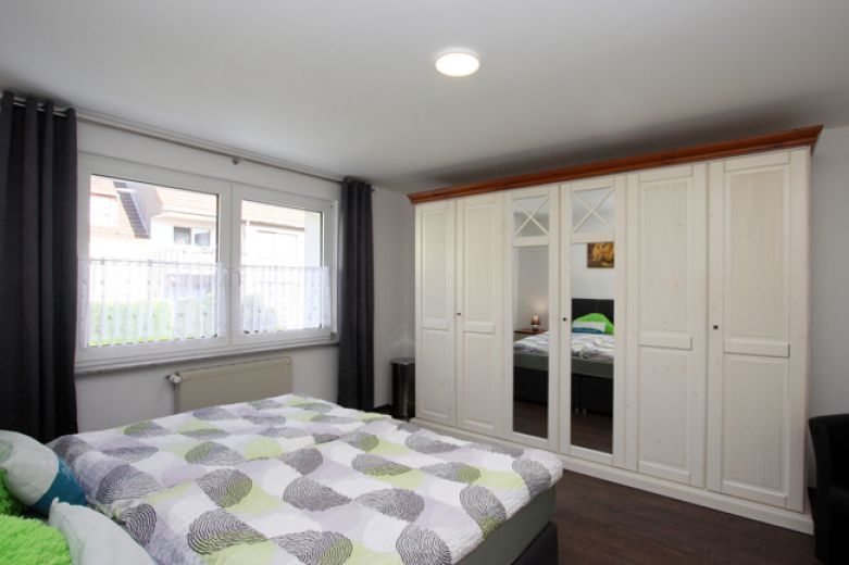 Hochwertig modern m&ouml;blierte 3 Raum-Wohnung mit aktivem WLAN und Balkon