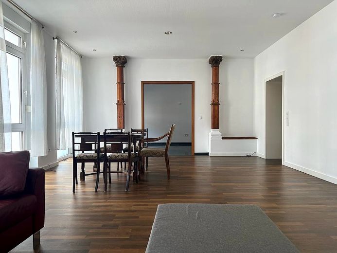 Unterbilk: Helle 3-Zimmer-Wohnung mit Sauna und Kamin