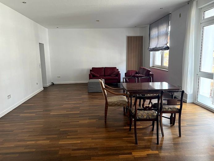 Unterbilk: Helle 3-Zimmer-Wohnung mit Sauna und Kamin