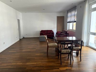 Unterbilk: Helle 3-Zimmer-Wohnung mit Sauna und Kamin
