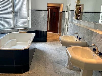 Unterbilk: Helle 3-Zimmer-Wohnung mit Sauna und Kamin