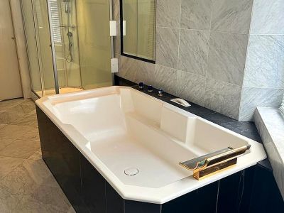 Unterbilk: Helle 3-Zimmer-Wohnung mit Sauna und Kamin