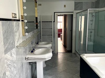 Unterbilk: Helle 3-Zimmer-Wohnung mit Sauna und Kamin