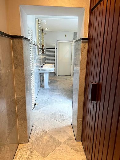Unterbilk: Helle 3-Zimmer-Wohnung mit Sauna und Kamin