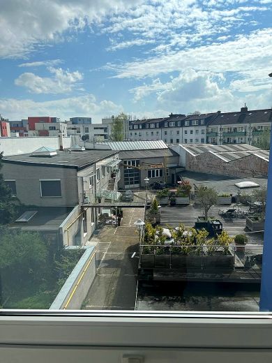 Unterbilk: Helle 3-Zimmer-Wohnung mit Sauna und Kamin