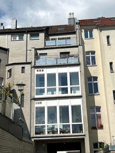 Unterbilk: Helle 3-Zimmer-Wohnung mit Sauna und Kamin