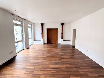 Unterbilk: Helle 3-Zimmer-Wohnung mit Sauna und Kamin