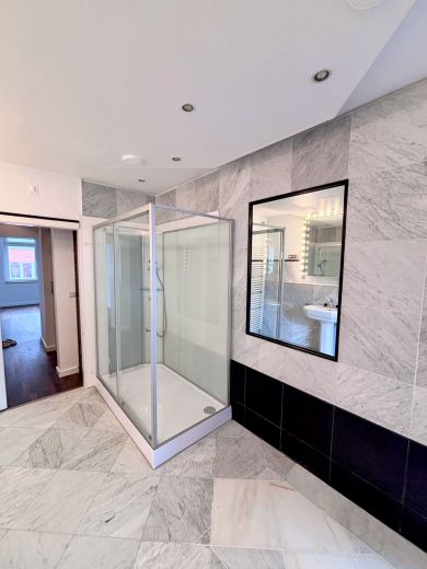 Unterbilk: Helle 3-Zimmer-Wohnung mit Sauna und Kamin