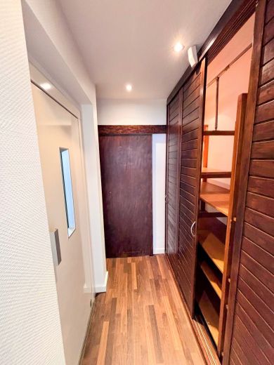 Unterbilk: Helle 3-Zimmer-Wohnung mit Sauna und Kamin